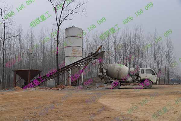 江蘇連云港小型攪拌車攪拌干料方案