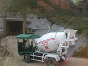 2方攪拌車中標中鐵十五局山西臨汾隧道工程，四不像混凝土車完美解決隧道施工方案