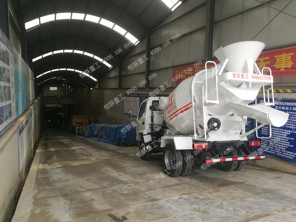 唐駿2方攪拌車(chē)在中鐵十八局青島地鐵項(xiàng)目部