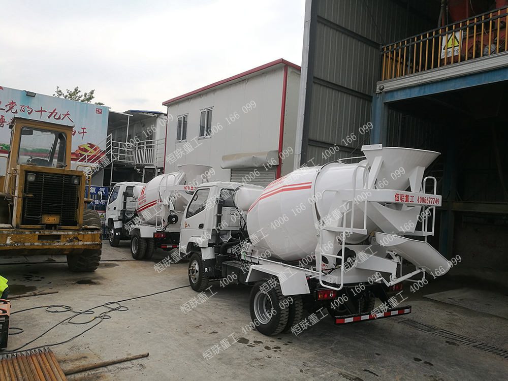 唐駿2方攪拌車(chē)在中鐵十八局青島地鐵項(xiàng)目部