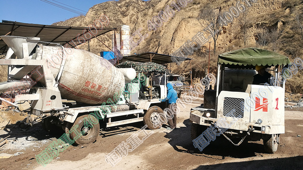山西臨汾小型攪拌車(chē)在小型隧道施工