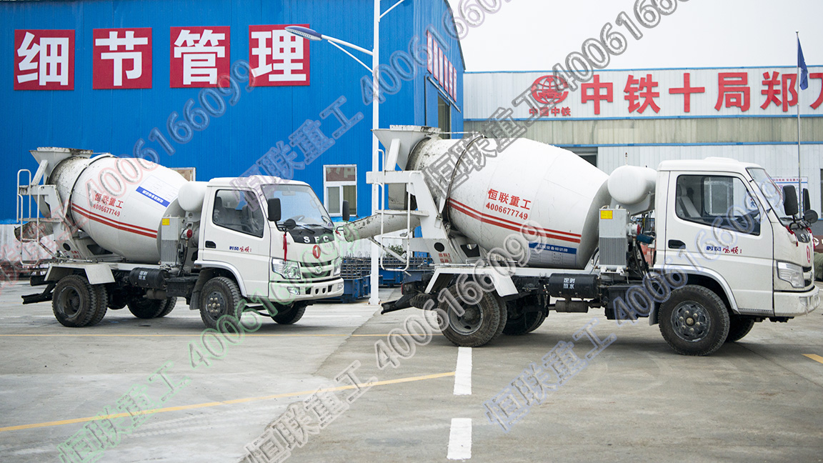 2方攪拌車(chē)在鄭萬(wàn)鐵路中鐵十局項(xiàng)目部