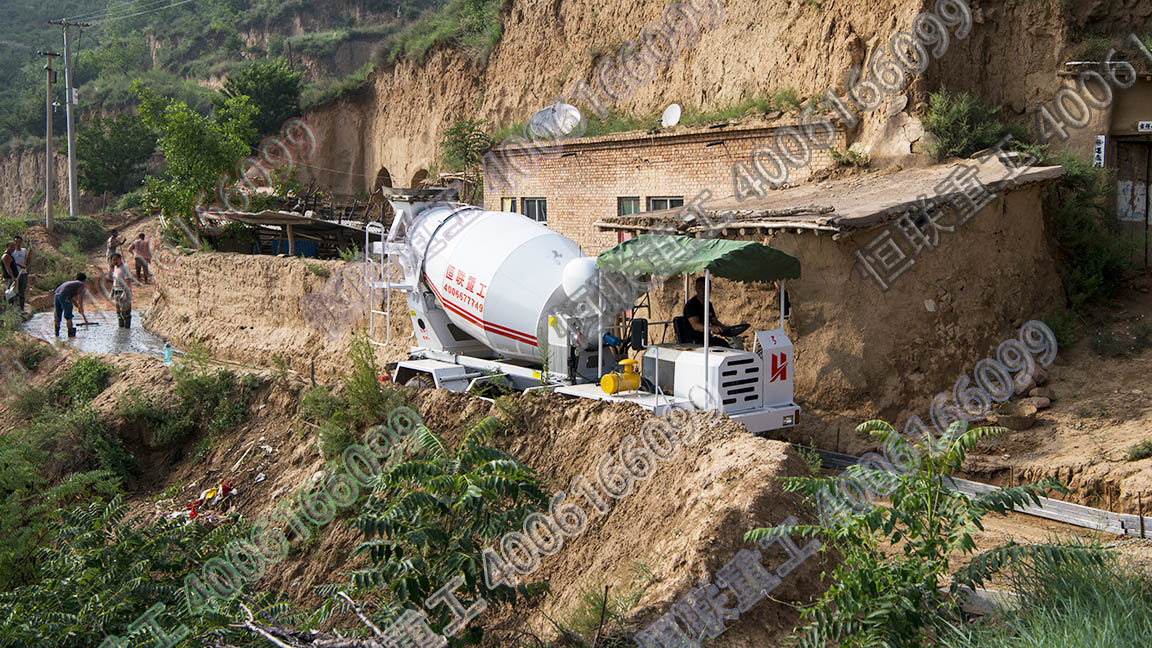 3方四不像攪拌車山西山區(qū)鄉(xiāng)村山路建設