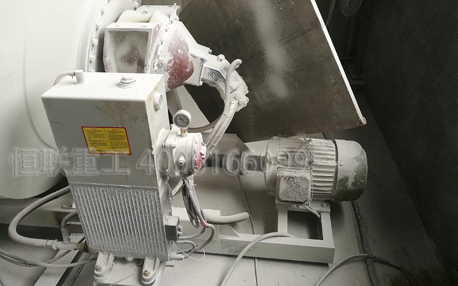 電動小型攪拌車上裝這樣攪拌人造大理石粉原材料