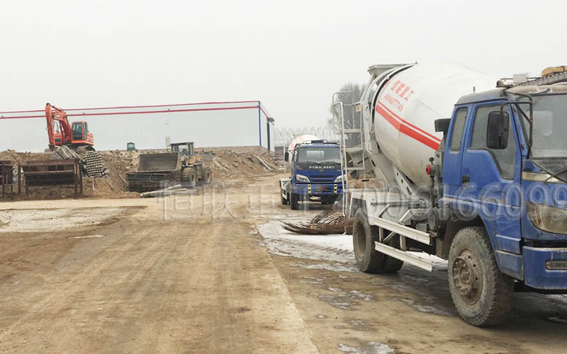 看看在山西二手車(chē)改裝的水泥攪拌車(chē)效果