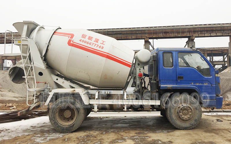 看看在山西二手車(chē)改裝的水泥攪拌車(chē)效果