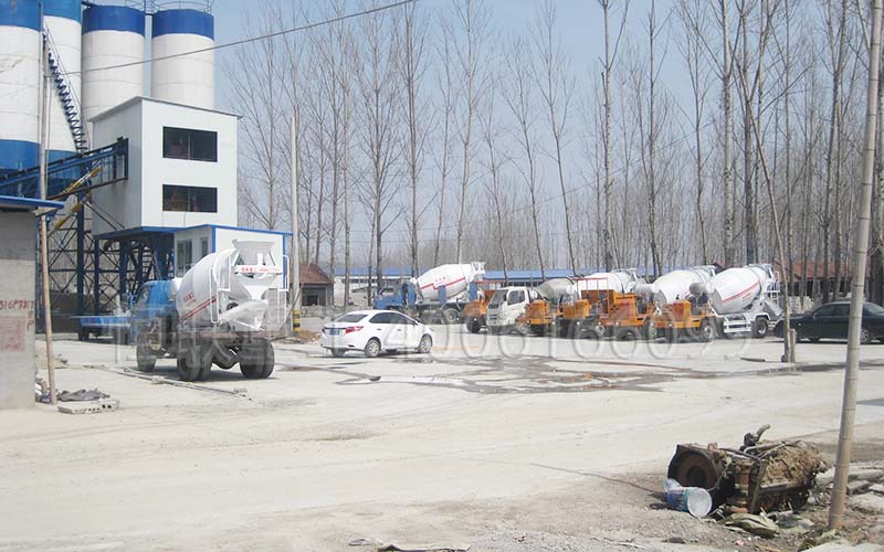 山東濰坊福田時(shí)代改裝的小型攪拌車